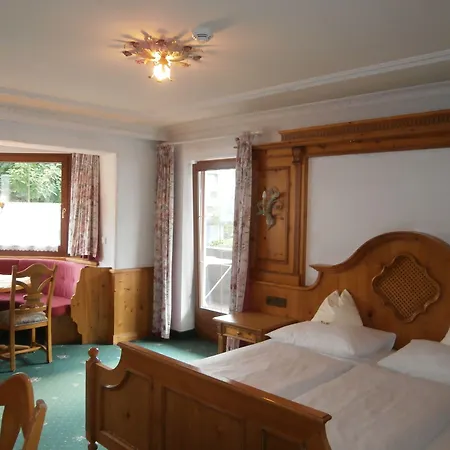 Kaltschmid - Familotel Tirol Готель Зефельд-ін-Тіроль